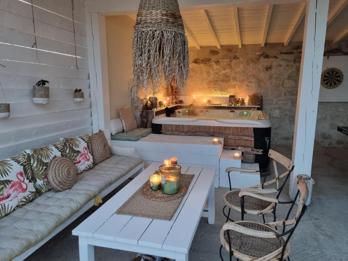 Готель Mazet Provencal Сен-Жиль Екстер'єр фото
