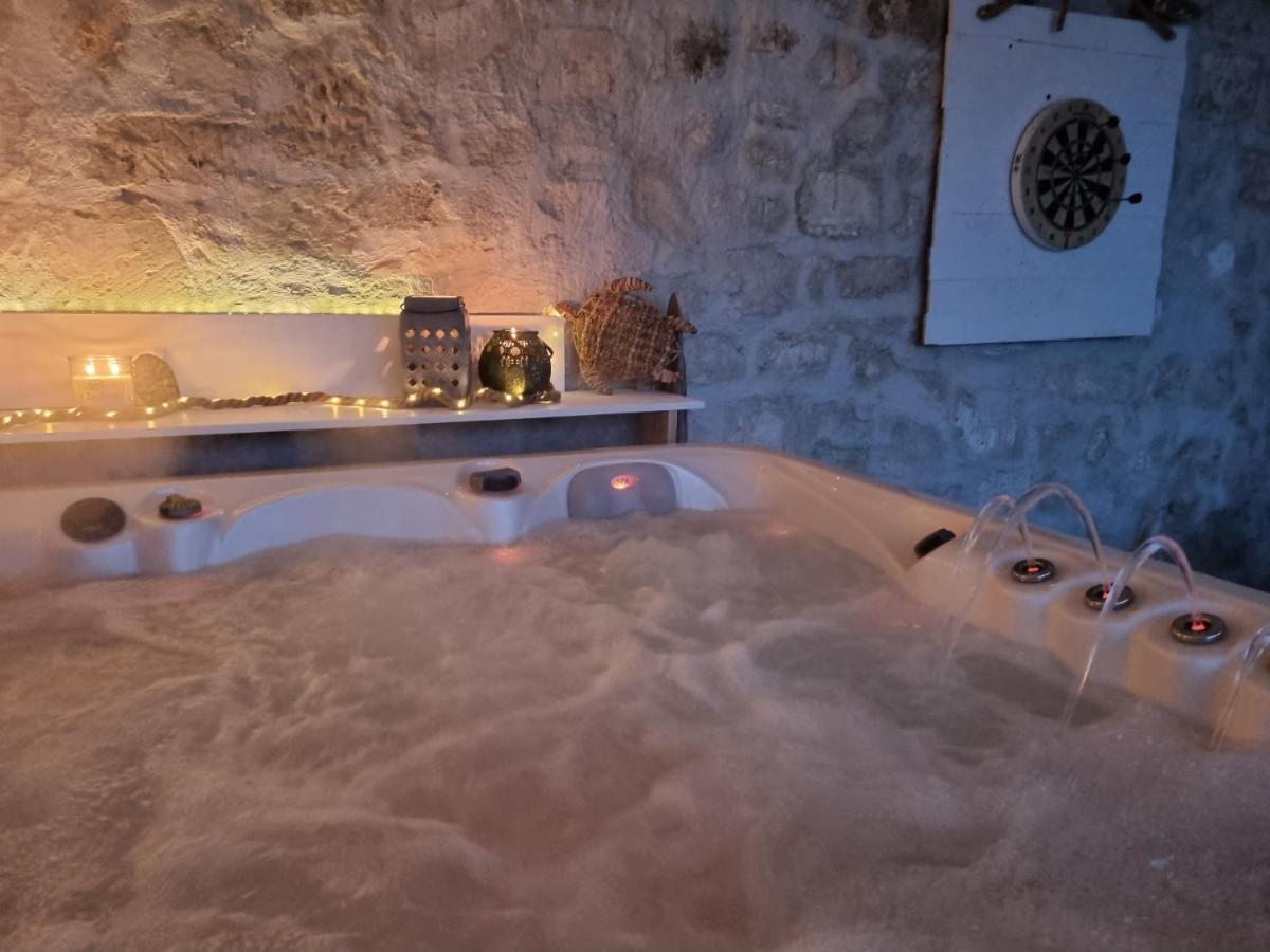 Готель Mazet Provencal Сен-Жиль Екстер'єр фото