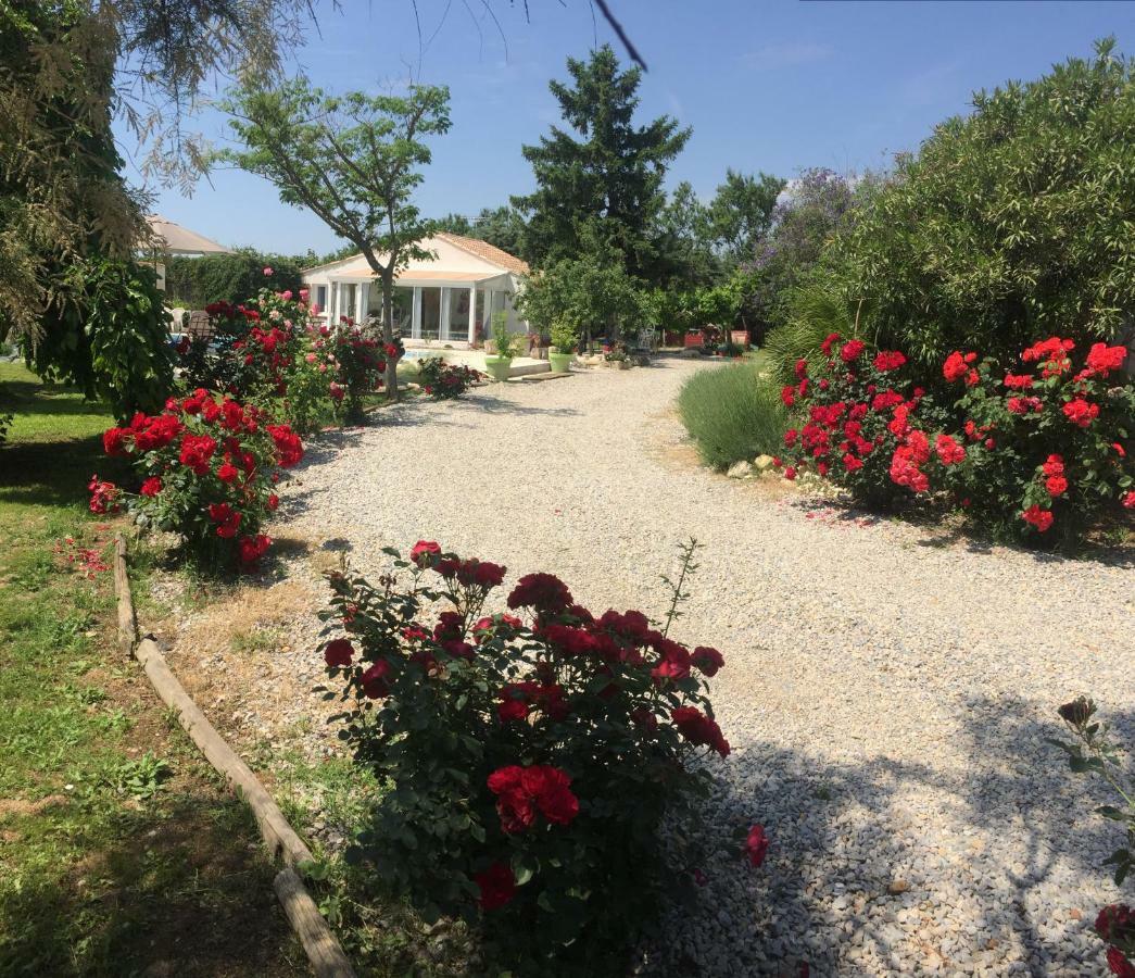 Готель Mazet Provencal Сен-Жиль Екстер'єр фото